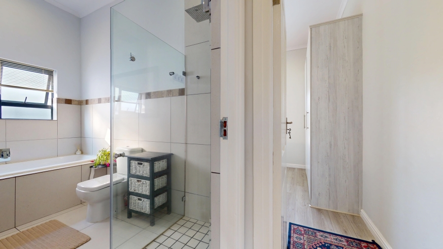 3 Bedroom Property for Sale in Berg En Dal Western Cape